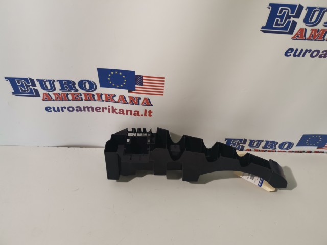 Side Bracket (Right)